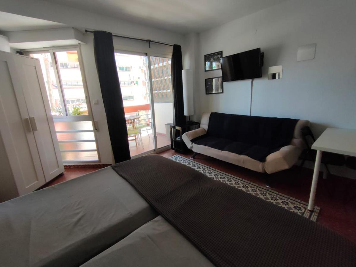 Flat2 Studio 150M From The Beach With Pool Torre Del Mar Luaran gambar