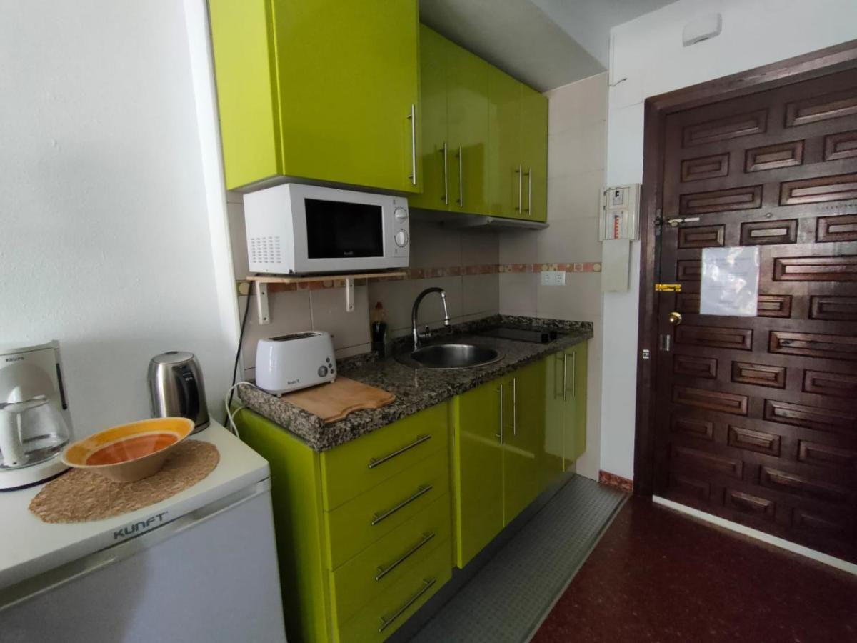 Flat2 Studio 150M From The Beach With Pool Torre Del Mar Luaran gambar