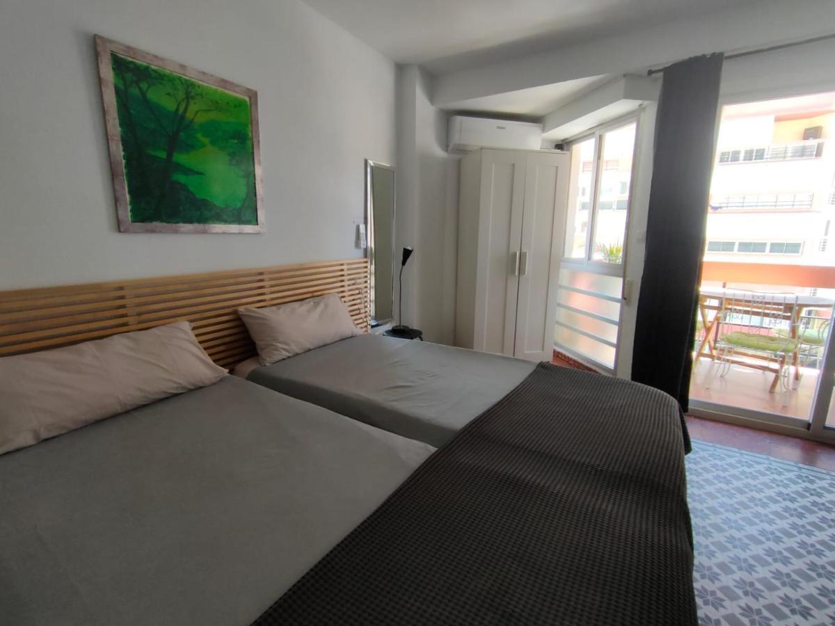 Flat2 Studio 150M From The Beach With Pool Torre Del Mar Luaran gambar